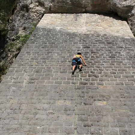 卡尔温德尔旅馆 * 佩尔蒂绍